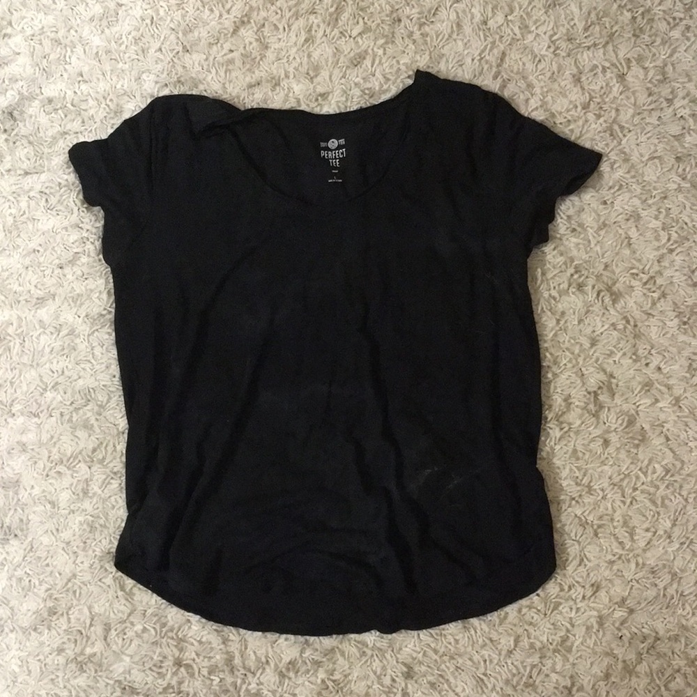 Black tee